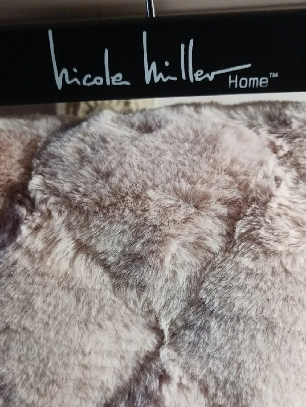 Luxurious! Nicole Miller Blush Pink  Quilted Diamond Design Plush Throw